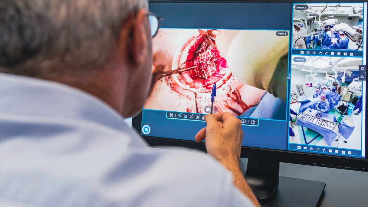 Montreal hospital livestreams surgeries for educational purposes