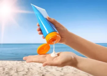'#BeSunSafe' കാമ്പെയ്ൻ വീണ്ടും സജീവം; ടൊറന്റോയിൽ സൗജന്യ സൺസ്ക്രീൻ വിതരണം പുനരാരംഭിച്ചു 9 sunscreen
