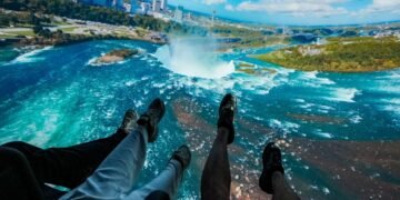 An aerial view where you can feel the wind and mist! 'Flying Theater' creates a splash at Niagara.
