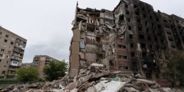 Russia and Ukraine Intensify Airstrikes: Six Killed; Border Nations Also Concerned