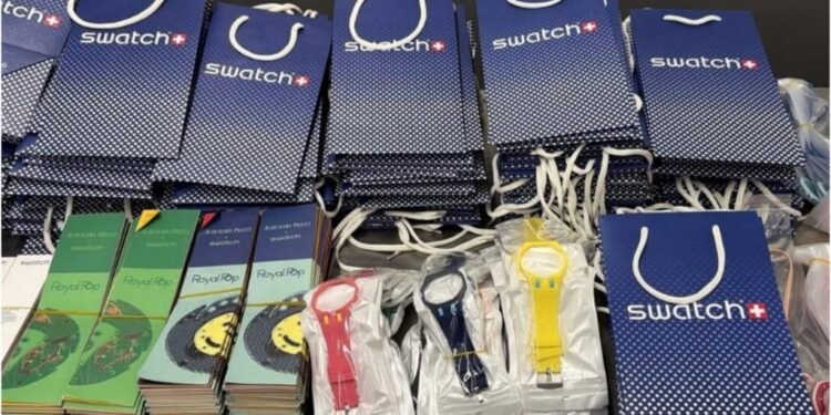 Attempt to smuggle counterfeit branded goods: Customs nabs passenger arriving from China in Kuwait.