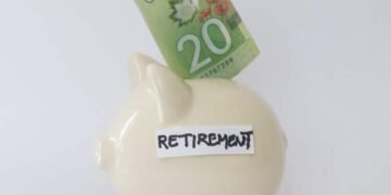 Pensions in the private sector are declining; retirement life in Canada faces uncertainty.