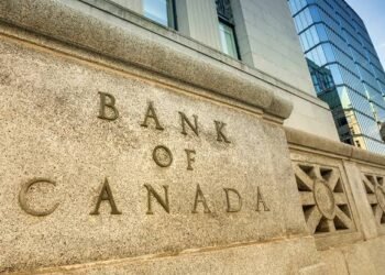 Bank of Canada holds key rate steady at 2.25%, predicts economic rebound