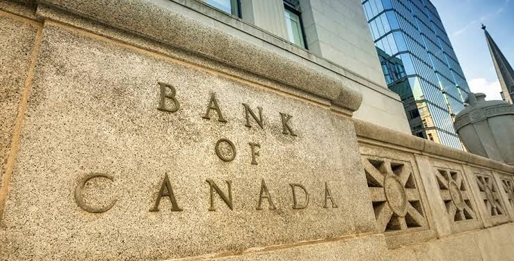Bank of Canada holds key rate steady at 2.25%, predicts economic rebound