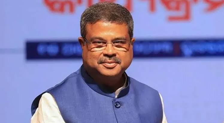 വിദ്യാർത്ഥി സമരങ്ങൾ ഫലം കണ്ടു; ധർമേന്ദ്ര പ്രധാൻ രാജിവെച്ചു