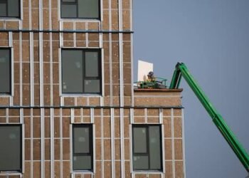 Quebec, Ottawa announce funding for 1,650 new affordable housing units in Montreal