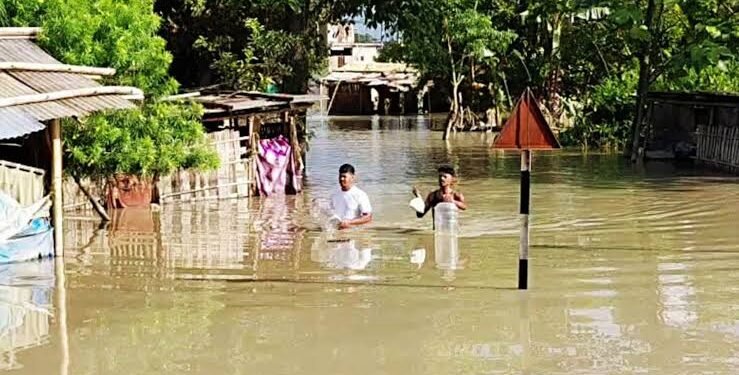 അസമിൽ പ്രളയക്കെടുതി രൂക്ഷം: മരണം 78 ആയി; 21,000 ഹെക്ടറിലധികം കൃഷിഭൂമി വെള്ളത്തിനടിയിൽ 1 അസമിൽ പ്രളയക്കെടുതി രൂക്ഷം: മരണം 78 ആയി; 21,000 ഹെക്ടറിലധികം കൃഷിഭൂമി വെള്ളത്തിനടിയിൽ