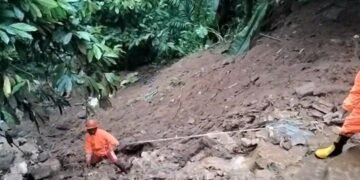 സംസ്ഥാനത്ത് മഴക്കെടുതി രൂക്ഷം: ഉരുൾപൊട്ടലിൽ രണ്ട് മരണം; 8 ജില്ലകളിൽ റെഡ് അലേർട്ടും അവധിയും