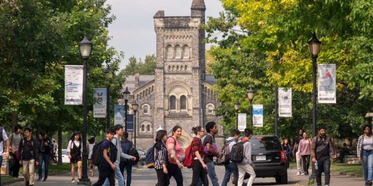 Ontario UHIP Fee Hike:ഒന്റാറിയോയിൽ പഠനം ഇനിയും ചെലവേറും! വിദേശ വിദ്യാർത്ഥികളുടെ ഇൻഷുറൻസ് ഫീസിൽ വർദ്ധന 1 Ontario UHIP fee hike represented picture