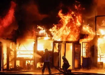 Firefighters work at a site of a book market hit by a Russian missile strike, amid Russia's attack on Ukraine, in Kyiv region, Ukraine. Photo: Reuters