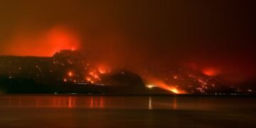 Wildfire Evacuees: Helping Kids Process Trauma; ബ്രിട്ടീഷ് കൊളംബിയയിലെ കാട്ടുതീ ഭീതി; കുഞ്ഞു വരകളിലൂടെ പ്രത്യാശ തീർത്ത് നാലുവയസ്സുകാരി 3 B.C. wildfire evacuees representative image