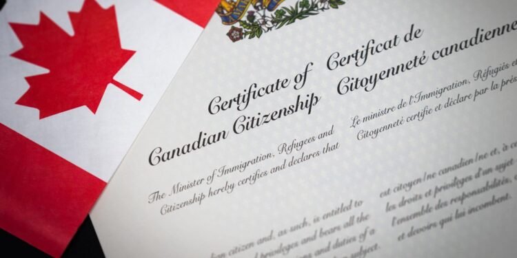 Canadian Citizenship;10 മാസം പ്രതീക്ഷിച്ച കാത്തിരിപ്പ് 25 മാസം; കനേഡിയൻ പൗരത്വം തെളിയിക്കുന്നതിനായുള്ള ദുരിതത്തിൽ കുടുങ്ങി യുവതി, 1.21 ലക്ഷത്തിലധികം അപേക്ഷകൾ ക്യൂവിൽ