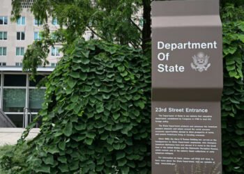 US court strikes down visa ban