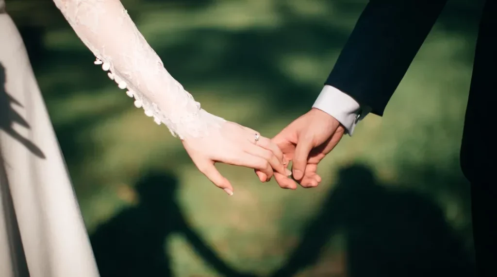Fake Marriage: കാനഡയിലേക്ക് കുടിയേറാൻ വ്യാജ വിവാഹങ്ങൾ? ഇന്ത്യൻ ‘അറേഞ്ച്ഡ് മാര്യേജ്’ വിസ തട്ടിപ്പോ? ചർച്ചയായി പുതിയ റിപ്പോർട്ട്