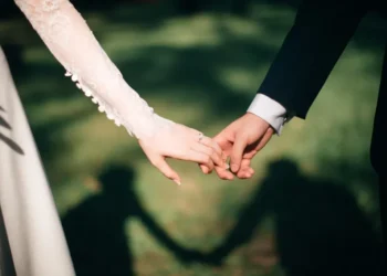 Fake Marriage: കാനഡയിലേക്ക് കുടിയേറാൻ വ്യാജ വിവാഹങ്ങൾ? ഇന്ത്യൻ 'അറേഞ്ച്ഡ് മാര്യേജ്' വിസ തട്ടിപ്പോ? ചർച്ചയായി പുതിയ റിപ്പോർട്ട് 1 Fake Marriage: കാനഡയിലേക്ക് കുടിയേറാൻ വ്യാജ വിവാഹങ്ങൾ? ഇന്ത്യൻ ‘അറേഞ്ച്ഡ് മാര്യേജ്’ വിസ തട്ടിപ്പോ? ചർച്ചയായി പുതിയ റിപ്പോർട്ട്
