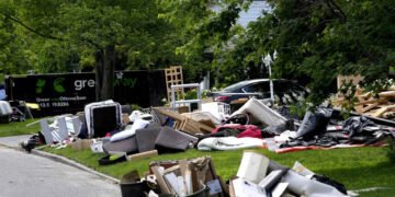 Ontario Quebec storm losses THE CANADIAN PRESS/Justin Tang