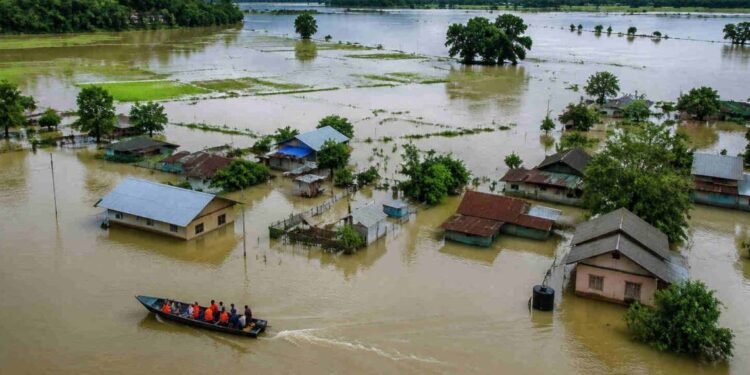 മിന്നൽ പ്രളയത്തിൽ വലഞ്ഞ് അസമും ഒഡീഷയും: ഉത്തരേന്ത്യയിൽ മഴക്കെടുതി രൂക്ഷം; വൻ നാശനഷ്ടം
