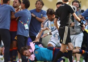FIFA bans Argentina Spain players