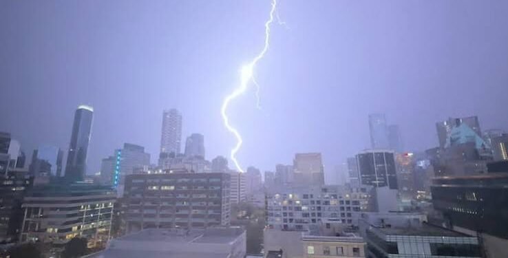 Record 1,725 lightning strikes in Metro Vancouver