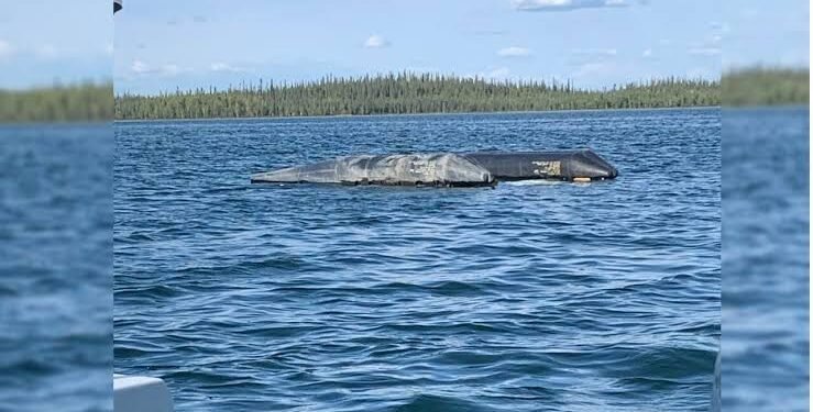 helicopter crashed into N.W.T. lake
