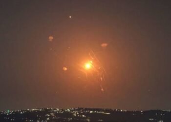 US strikes Iranian oil tankers as Iran attacks US base