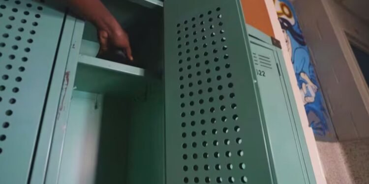 ഫോൺ നിരോധനവും സൗജന്യ ഉച്ചഭക്ഷണ പദ്ധതിയും: ന്യൂബ്രൺസ്വിക്ക് സ്കൂളുകളിൽ പുതിയ അക്കാദമിക് വർഷത്തിന് തുടക്കം 1 New Brunswick students return to school under new phone ban and lunch program
