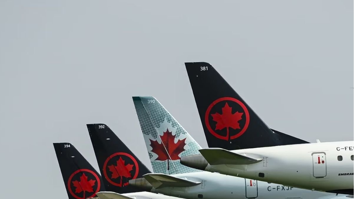 Air Canada planes