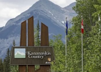 A sign marks the entrance to Kananaskis Country