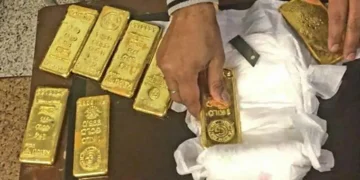 എട്ടുമാസം പ്രായമുള്ള കുഞ്ഞിന്റെ ഡയപ്പറില്‍ ഒളിപ്പിച്ച് കടത്താന്‍ ശ്രമിച്ച സ്വര്‍ണം പിടികൂടി; പിതാവ് പിടിയില്‍